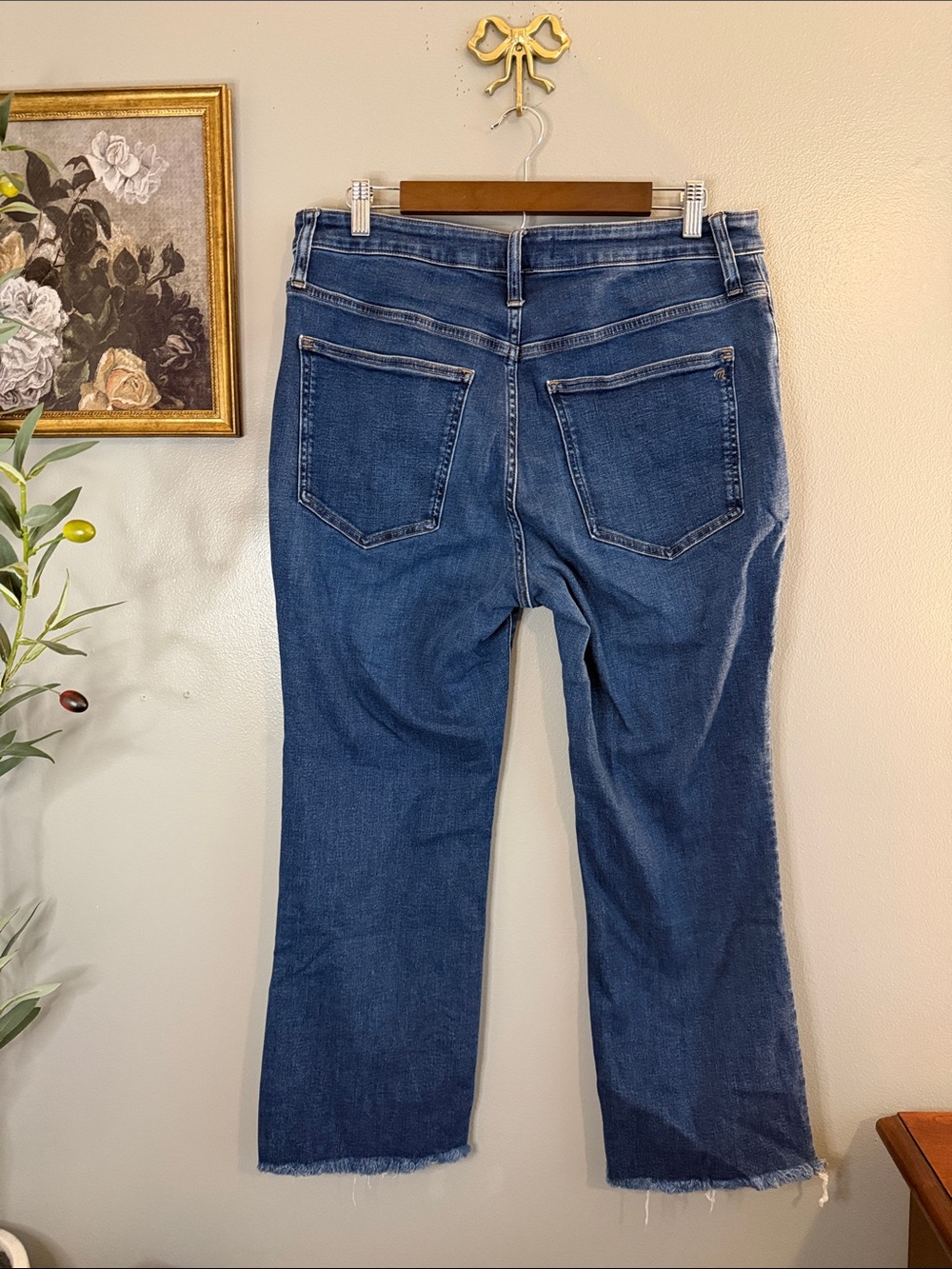 Madewell Curvy Kick Out Jeans Size 32 Cropped Raw Hem Medium Wash - Picture 8 of 8